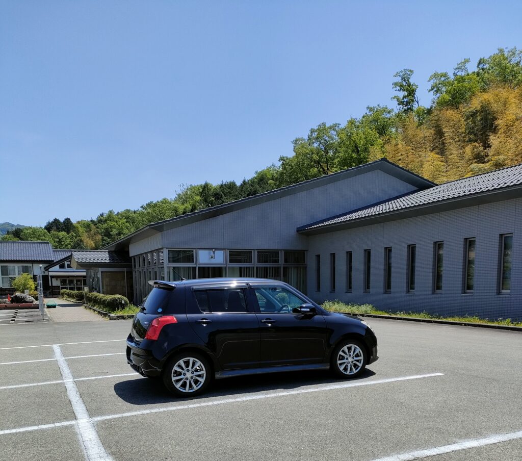 いずし古代学習館駐車場